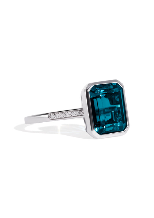The Still Life White Gold Ring with 3ct Emerald London Blue Topaz