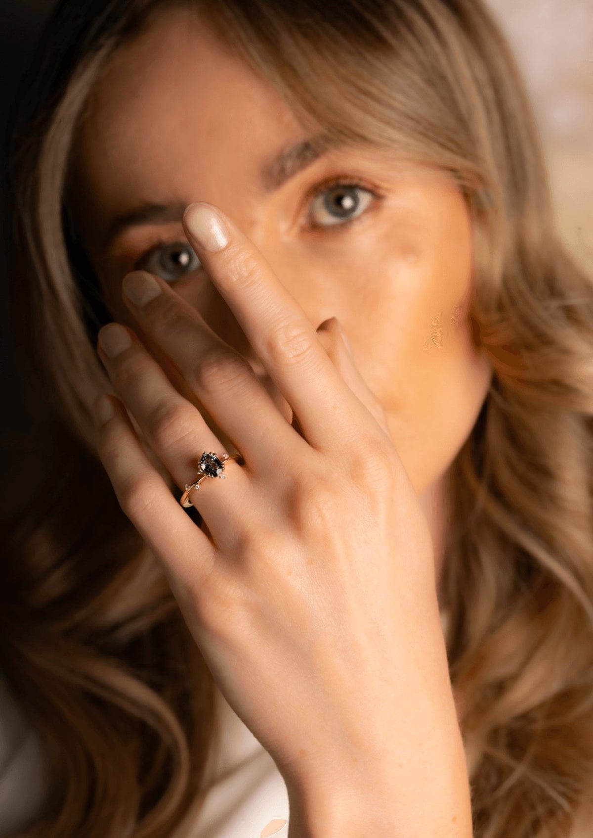 The Juniper Ring with Oval Sapphire design detail