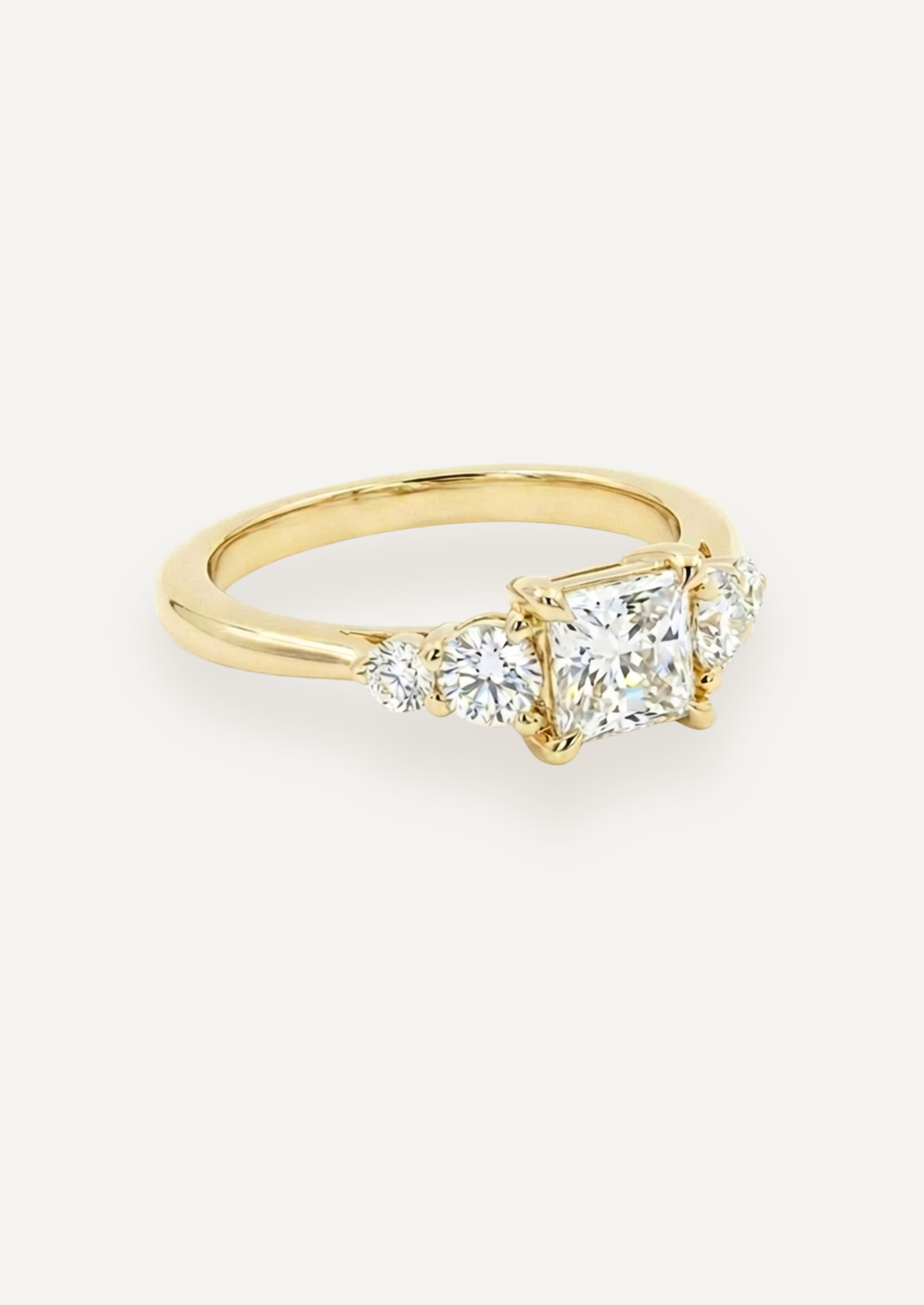 Opposite three-quarter view of the Vera five-stone ring and its graduated diamond composition