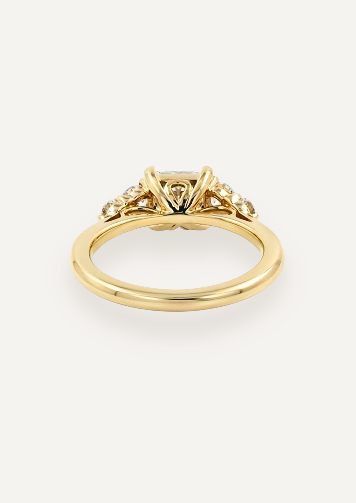 Rear profile of the Vera ring, showing the open gallery beneath its five-stone composition