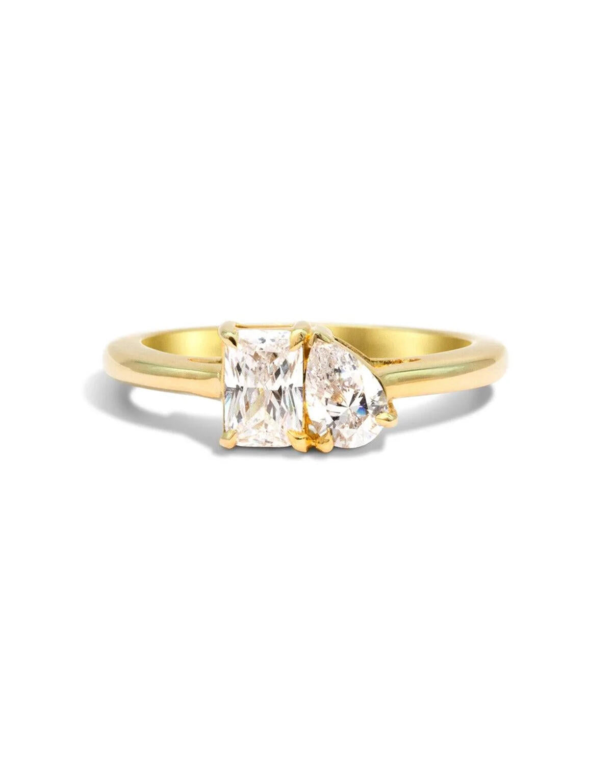 Yellow gold, white diamond, Toi et Moi engagement ring with four claws on the left stone and three on the right stone