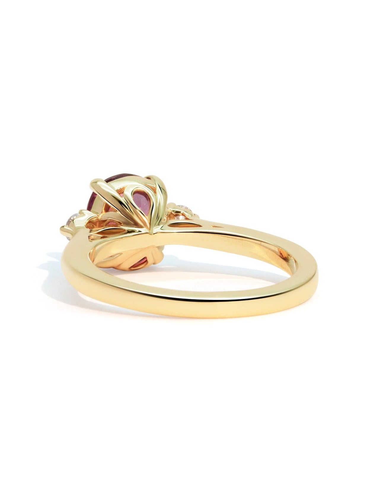 The Ada Ring with 2.5ct Oval Spinel - Molten Store