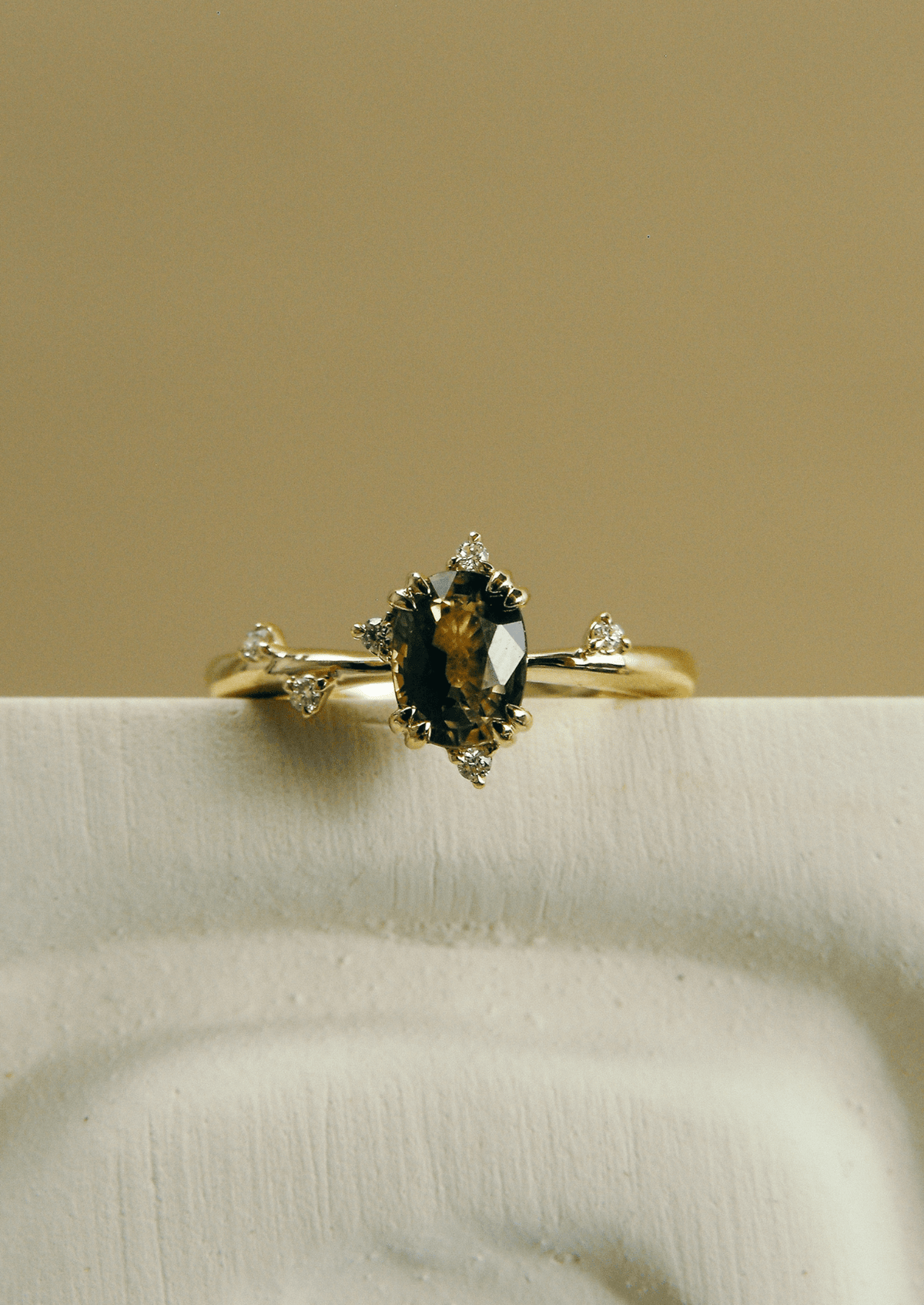 The Juniper Ring with Oval Cut Parti Sapphire design detail