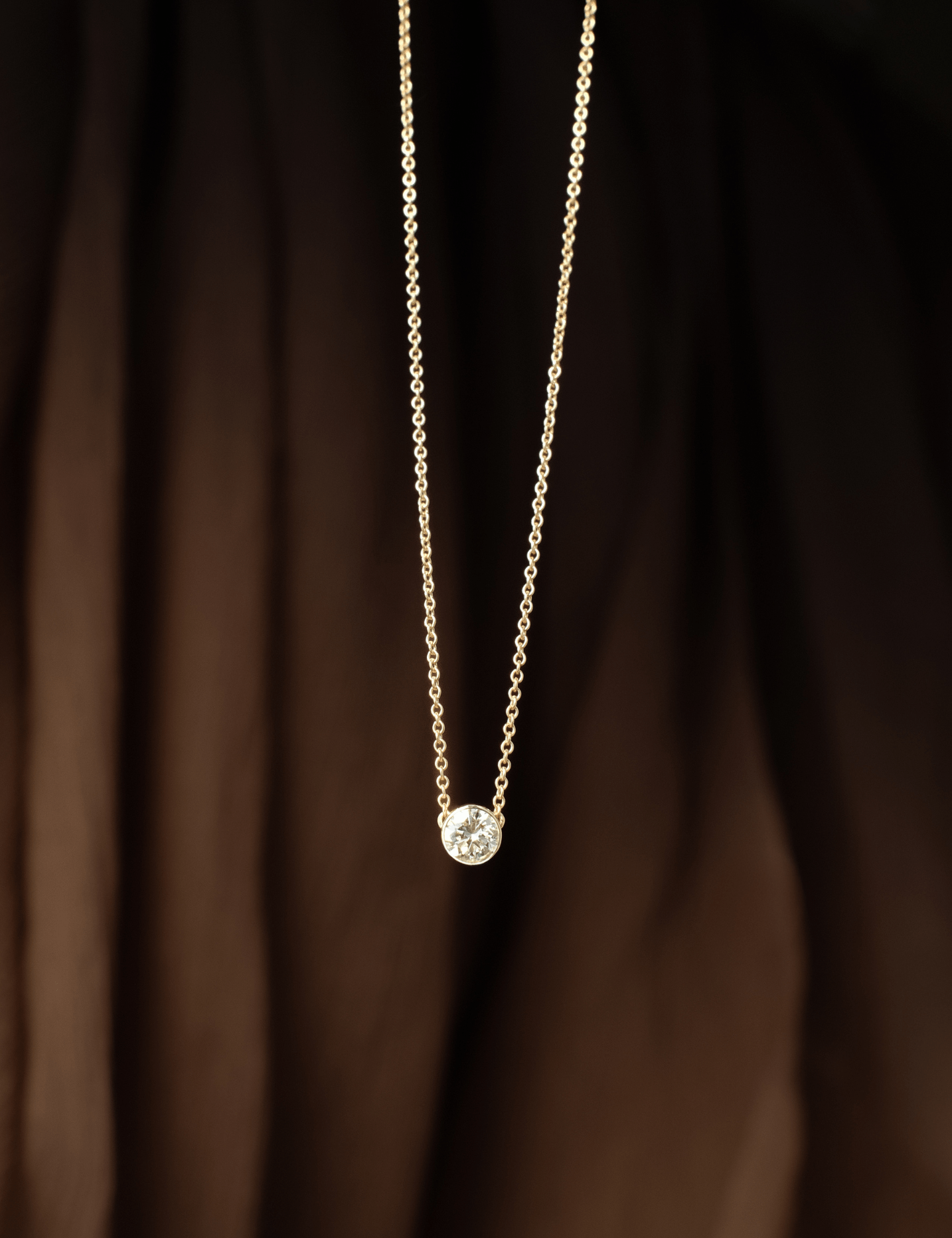 The Linden 9ct Gold Diamond Pendant Necklace - Molten Store