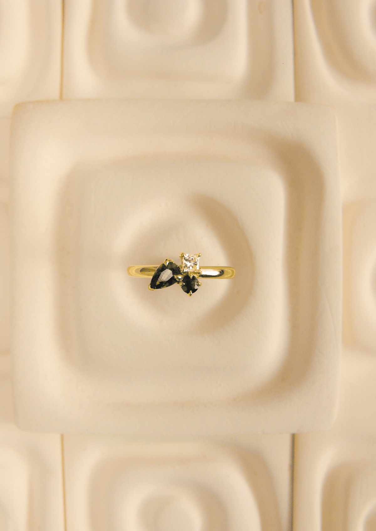 The Mosaic 14ct Yellow Gold Cluster Ring with Sapphire and Diamond - Molten Store