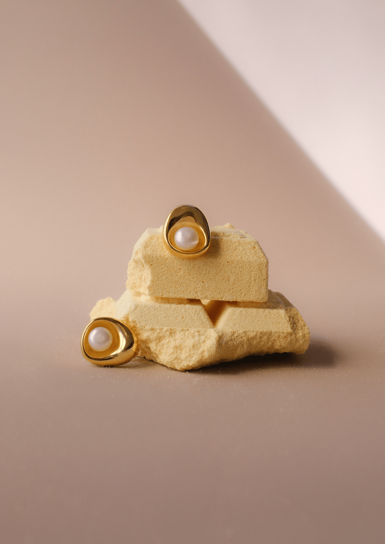 The Solace Gold Vermeil Pearl Earrings - Molten Store