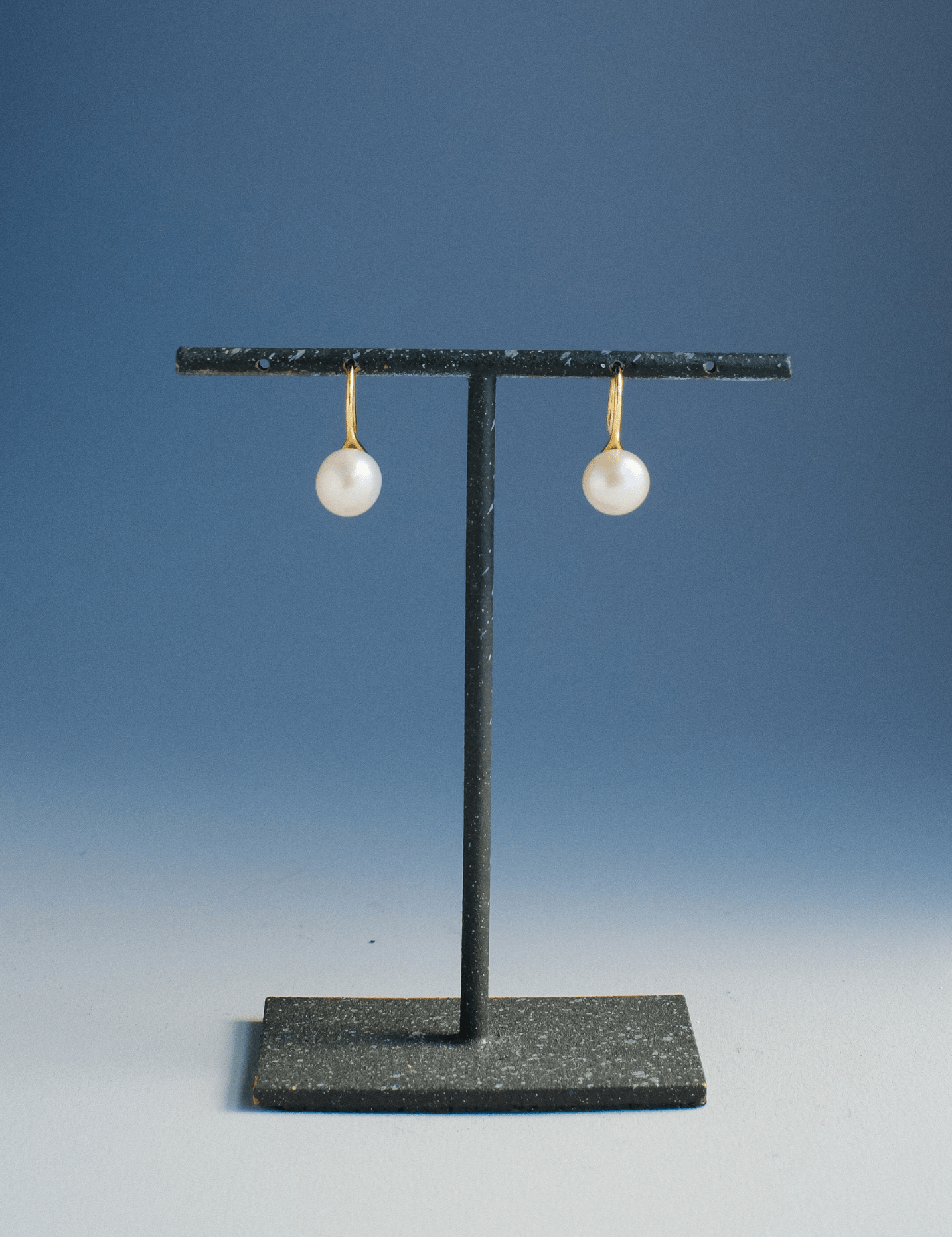 The Still Gold Vermeil Pearl Earrings - Molten Store