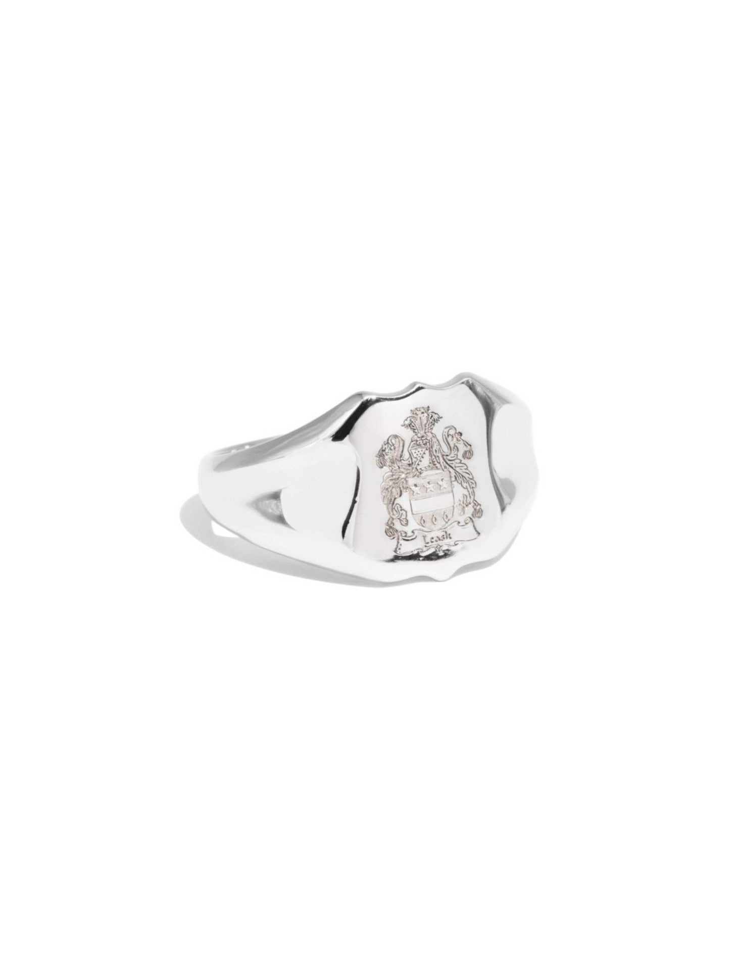The Theo Vintage Crest Ring - Molten Store