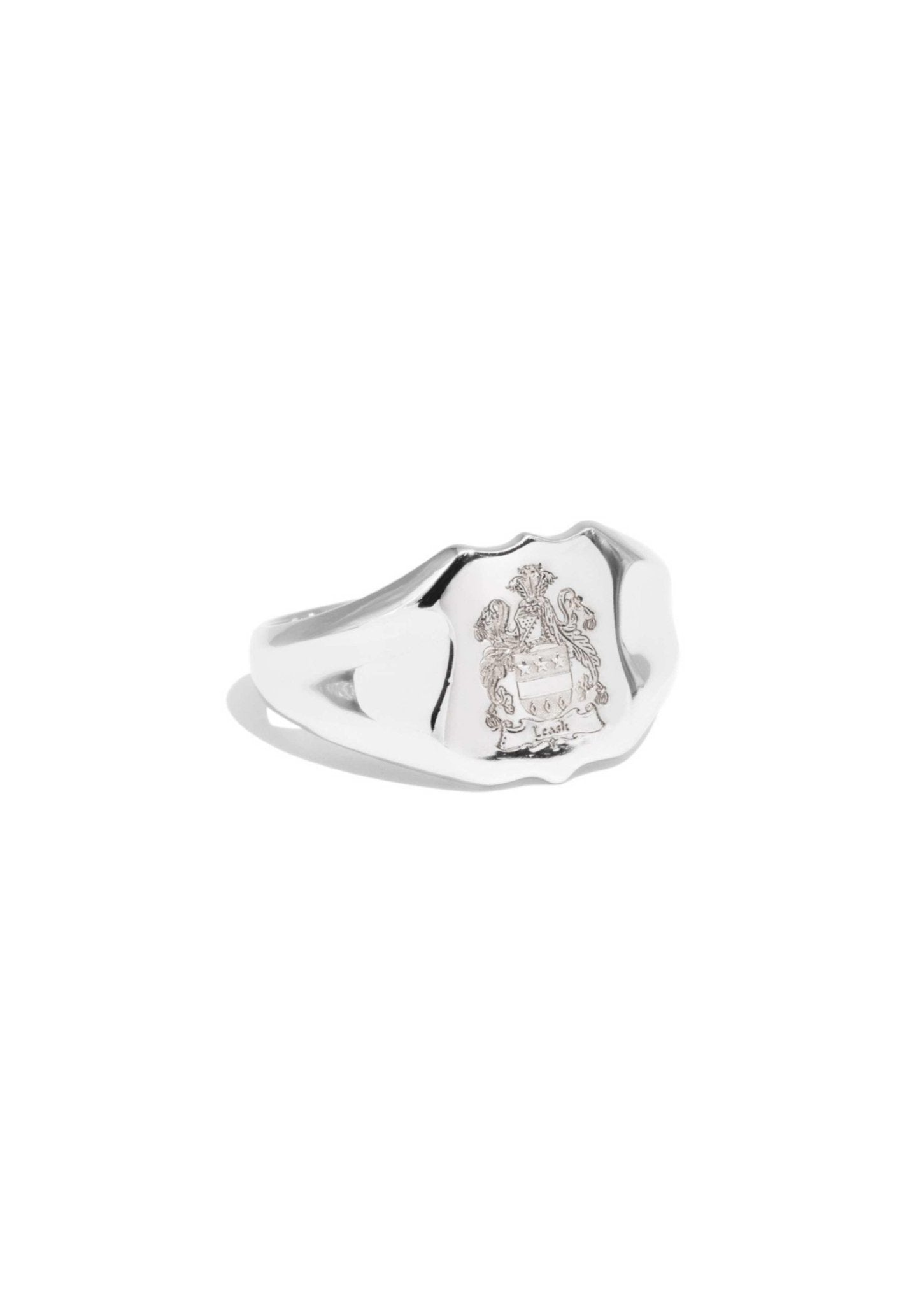 The Theo Vintage Crest Ring - Molten Store