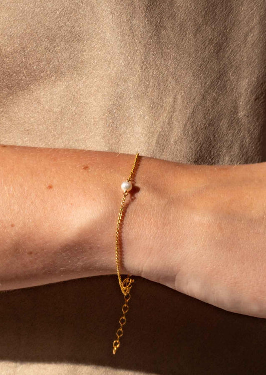 The Gold Pearl Raindrop Bracelet